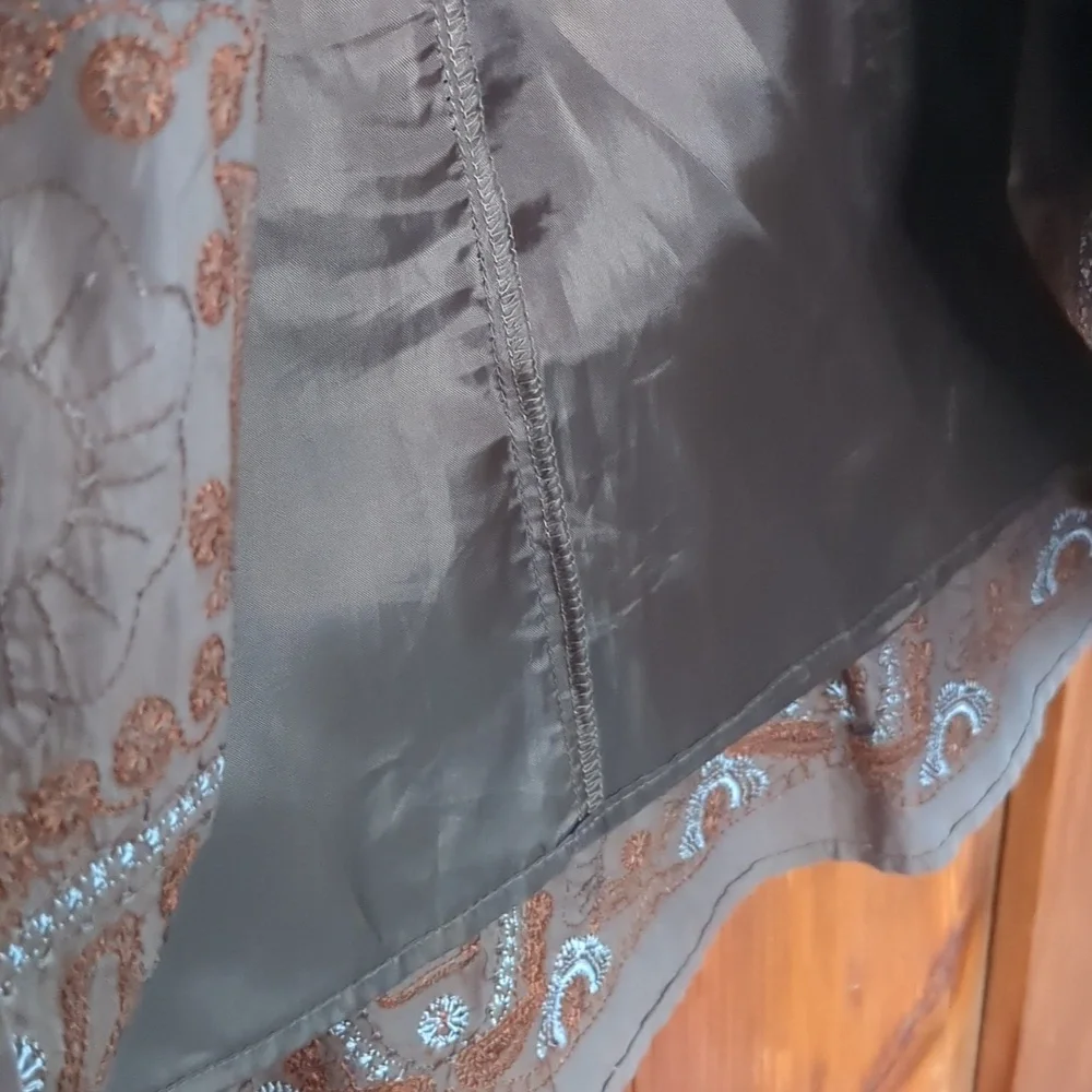 Side zip circle skirt pleated, decorative sequined border w/ embroidery detail - Picture 6 of 6